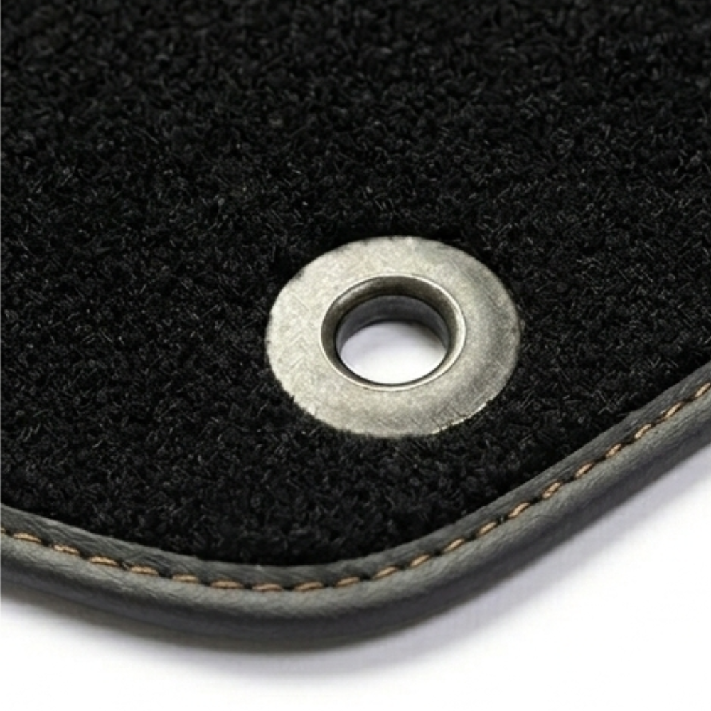 Detalle del material textil de las alfombrillas originales CUPRA Terramar AMERICA’S CUP.