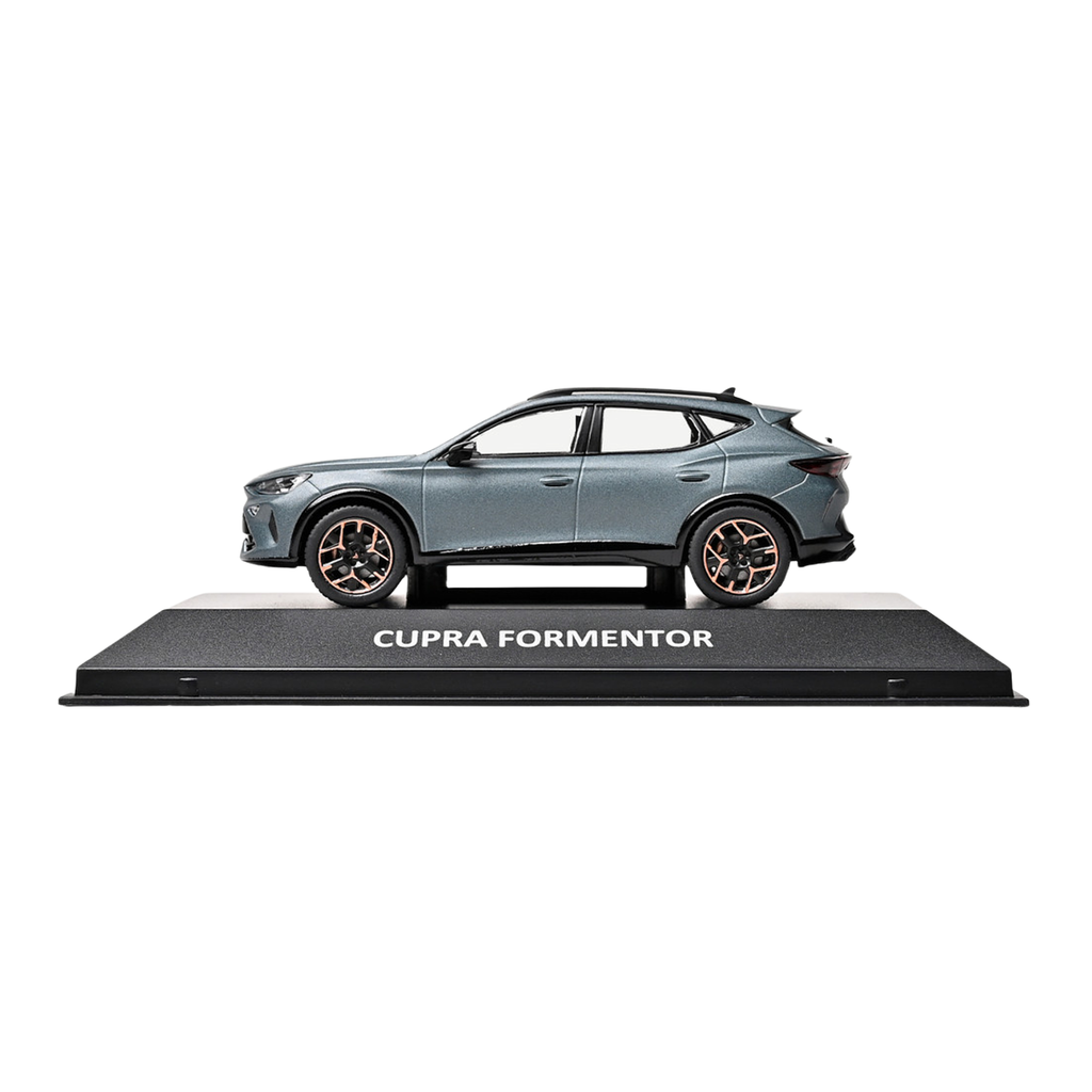 Miniatura CUPRA Formentor en metal fundido con detalles plásticos (escala 1:43).
​