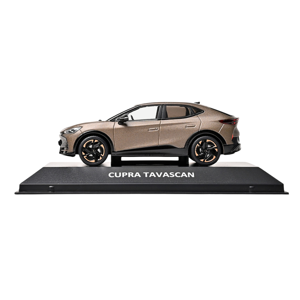 Miniatura CUPRA Tavascan 1:43 en metal fundido con detalles plásticos de alta precisión.