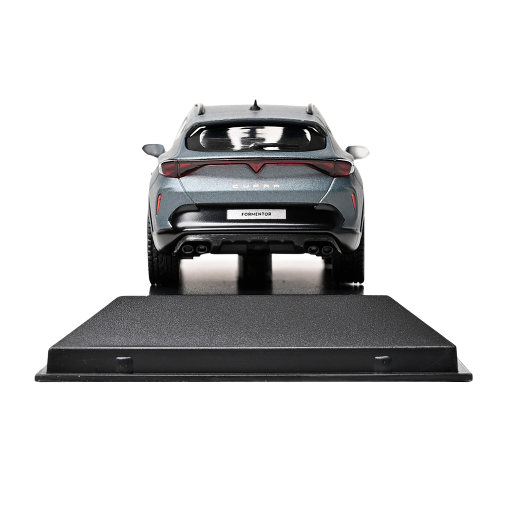 Miniatura oficial CUPRA Formentor con acabados realistas y emblema CUPRA.
​