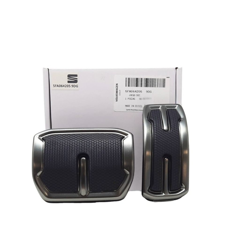 Pedales CUPRA Dark Aluminium para cambio automático en aluminio oscuro con inserciones de goma.
