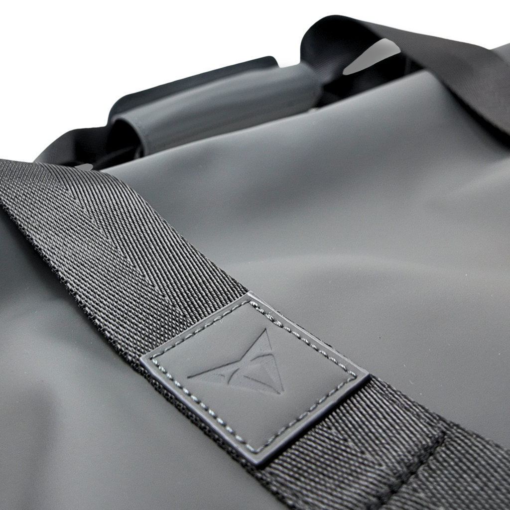 Bolsa deportiva pequeña CUPRA | Duffel gris unisex, compacta, bolsillo lateral (6H1087317E)