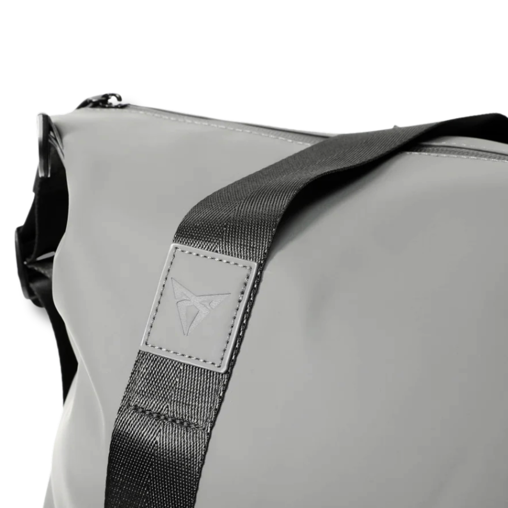 Bolsa deportiva pequeña CUPRA | Duffel gris unisex, compacta, bolsillo lateral (6H1087317E)